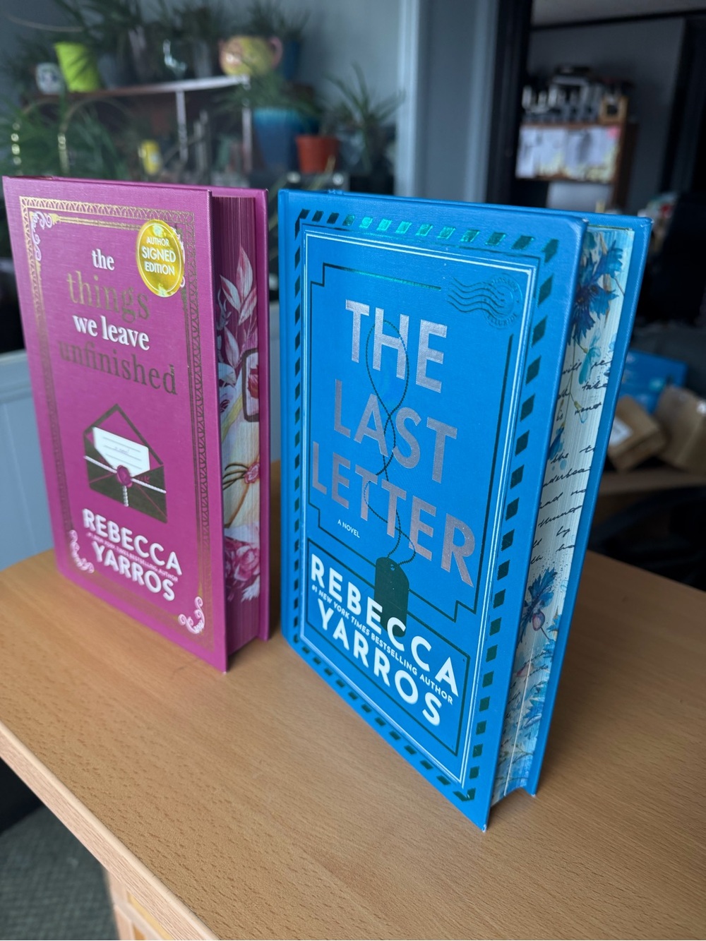 Rebecca Yarros The Last Letter and The Things We Leave Unfinished Sprayed Edges